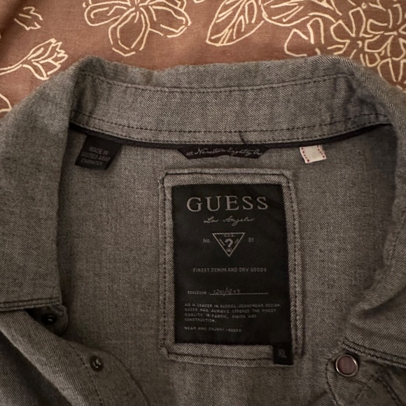 Guess Men’s Gray Button Down Shirt Size XL - Picture 8 of 14